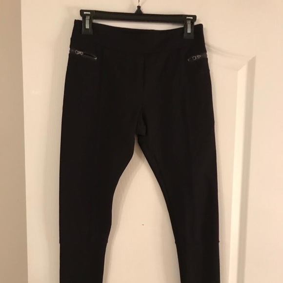 Romeo & Juliet Black Leggings - Picture 5 of 6